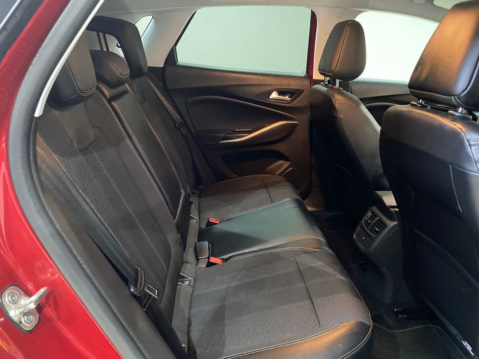 2024 Benzin Otomatik Opel Grandland Kırmızı Gürel Tasarım Aksesuar Otomotiv San. Tic. Ltd. Şti.