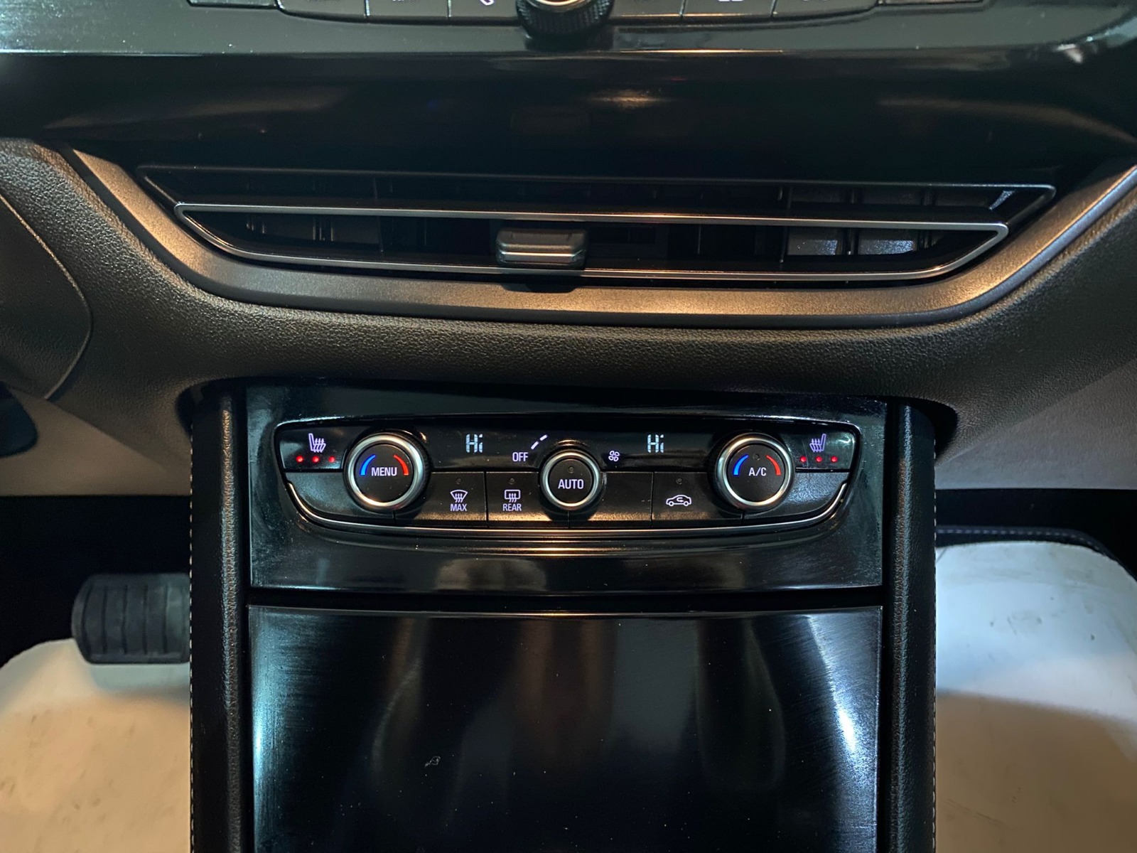 2024 Benzin Otomatik Opel Grandland Kırmızı Gürel Tasarım Aksesuar Otomotiv San. Tic. Ltd. Şti.