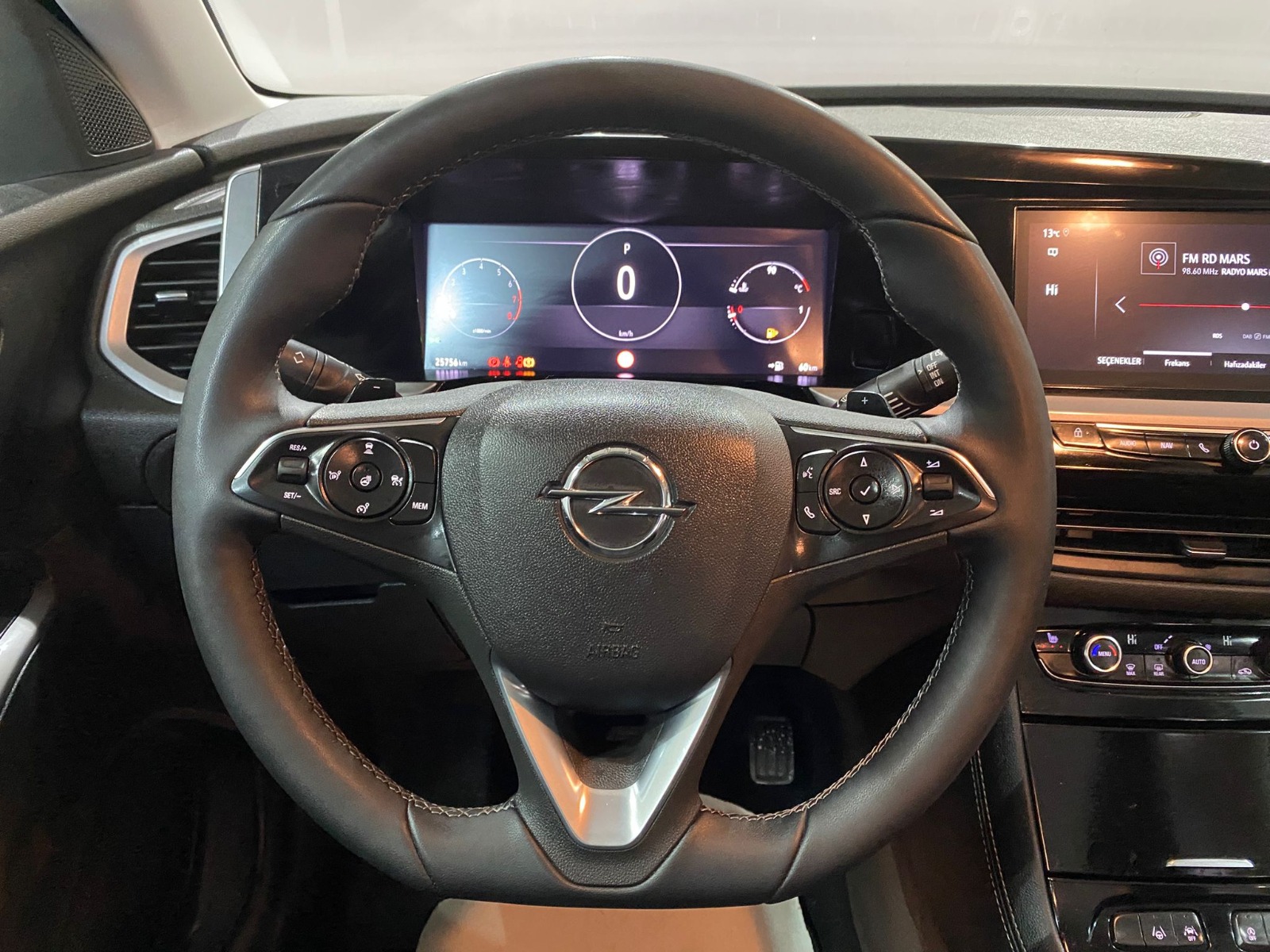 2024 Benzin Otomatik Opel Grandland Kırmızı Gürel Tasarım Aksesuar Otomotiv San. Tic. Ltd. Şti.