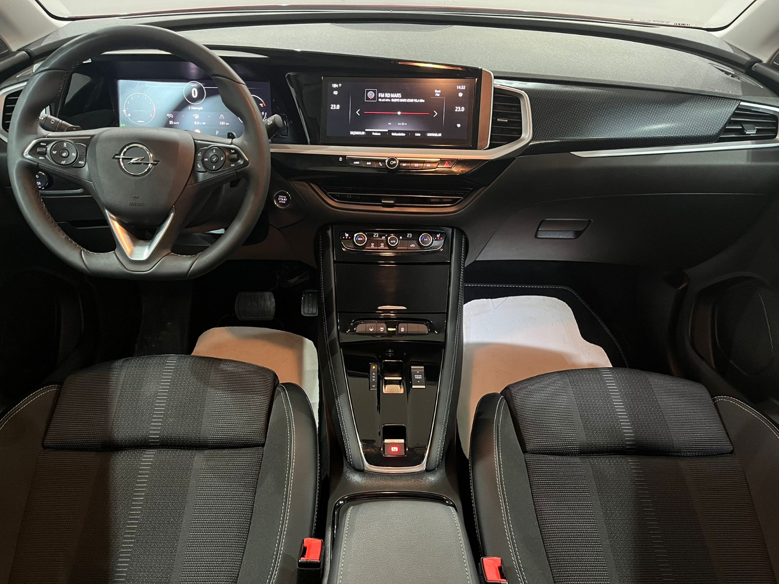 2024 Benzin Otomatik Opel Grandland Kırmızı Gürel Tasarım Aksesuar Otomotiv San. Tic. Ltd. Şti.