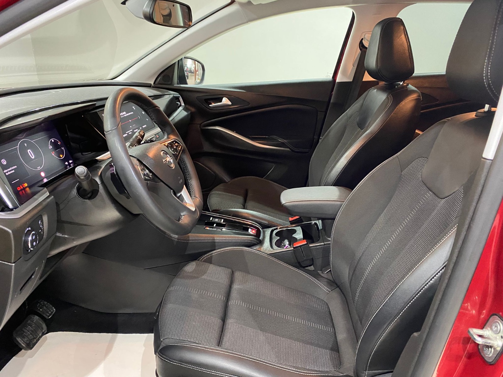 2024 Benzin Otomatik Opel Grandland Kırmızı Gürel Tasarım Aksesuar Otomotiv San. Tic. Ltd. Şti.