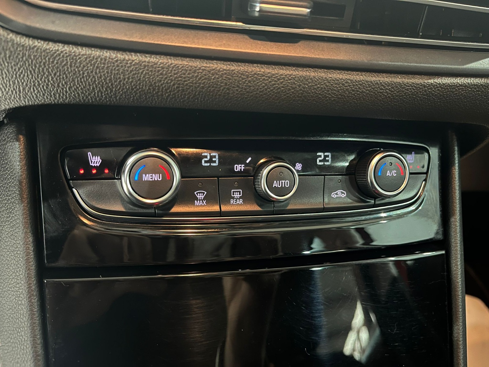 2024 Benzin Otomatik Opel Grandland Kırmızı Gürel Tasarım Aksesuar Otomotiv San. Tic. Ltd. Şti.