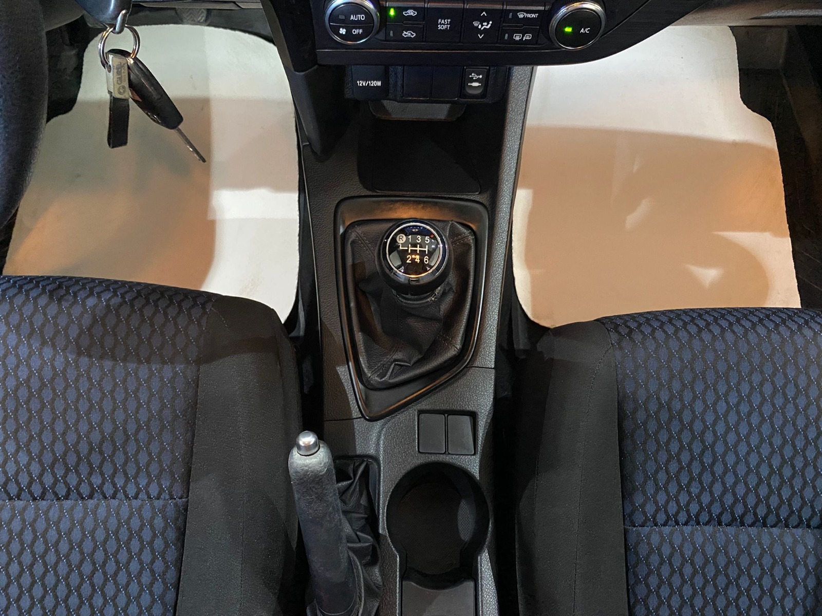 2015 Benzin Manuel Toyota Auris Beyaz Gürel Tasarım Aksesuar Otomotiv San. Tic. Ltd. Şti.