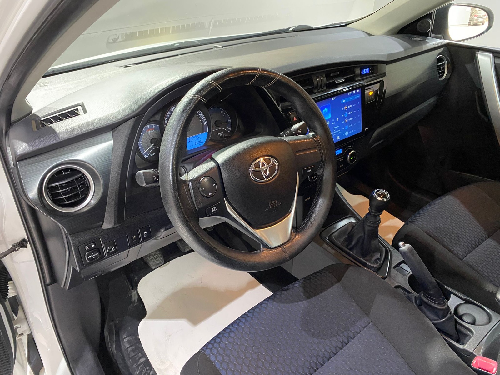 2015 Benzin Manuel Toyota Auris Beyaz Gürel Tasarım Aksesuar Otomotiv San. Tic. Ltd. Şti.