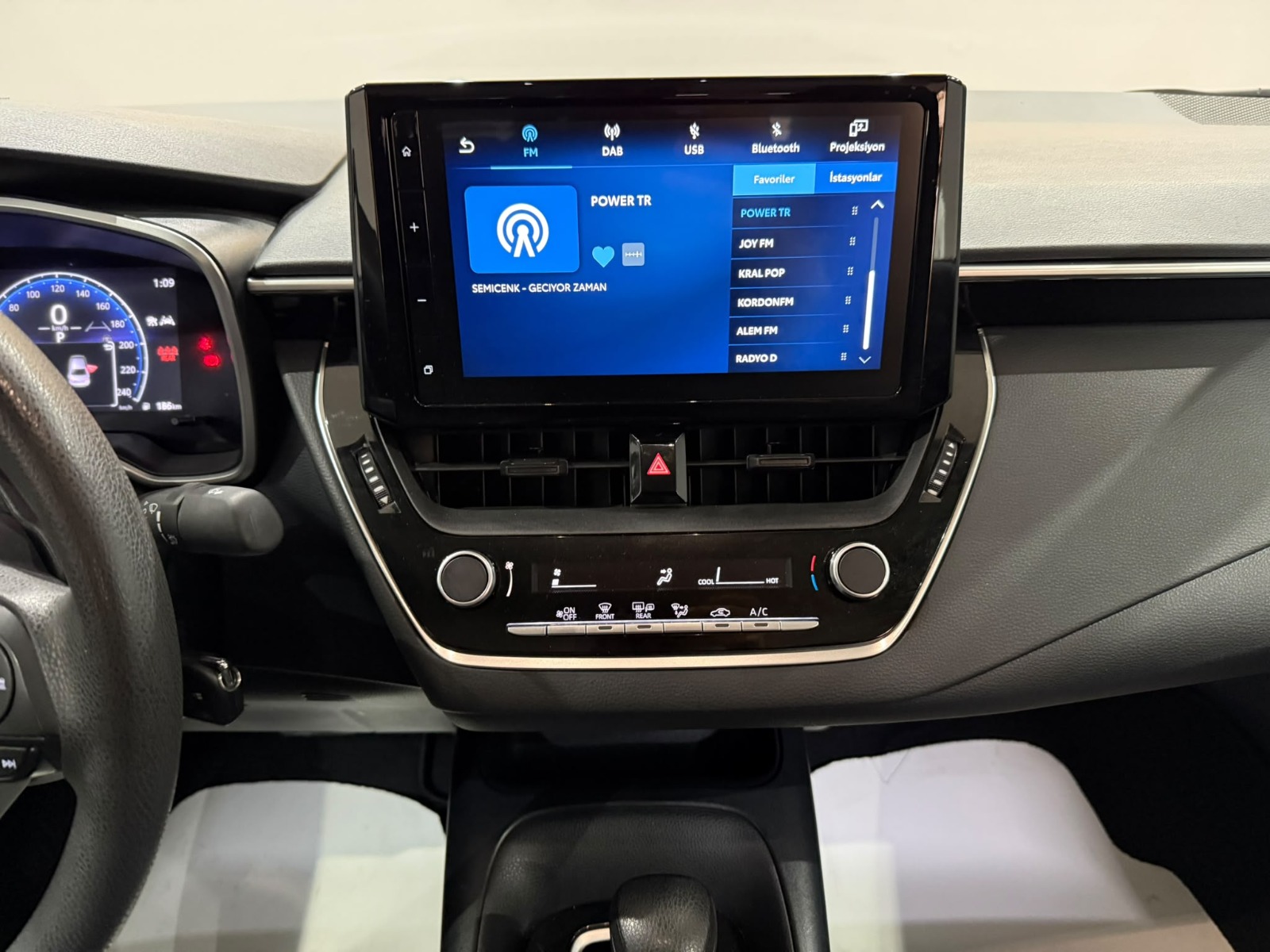 2026 Benzin Otomatik Toyota Corolla Beyaz Gürel Tasarım Aksesuar Otomotiv San. Tic. Ltd. Şti.