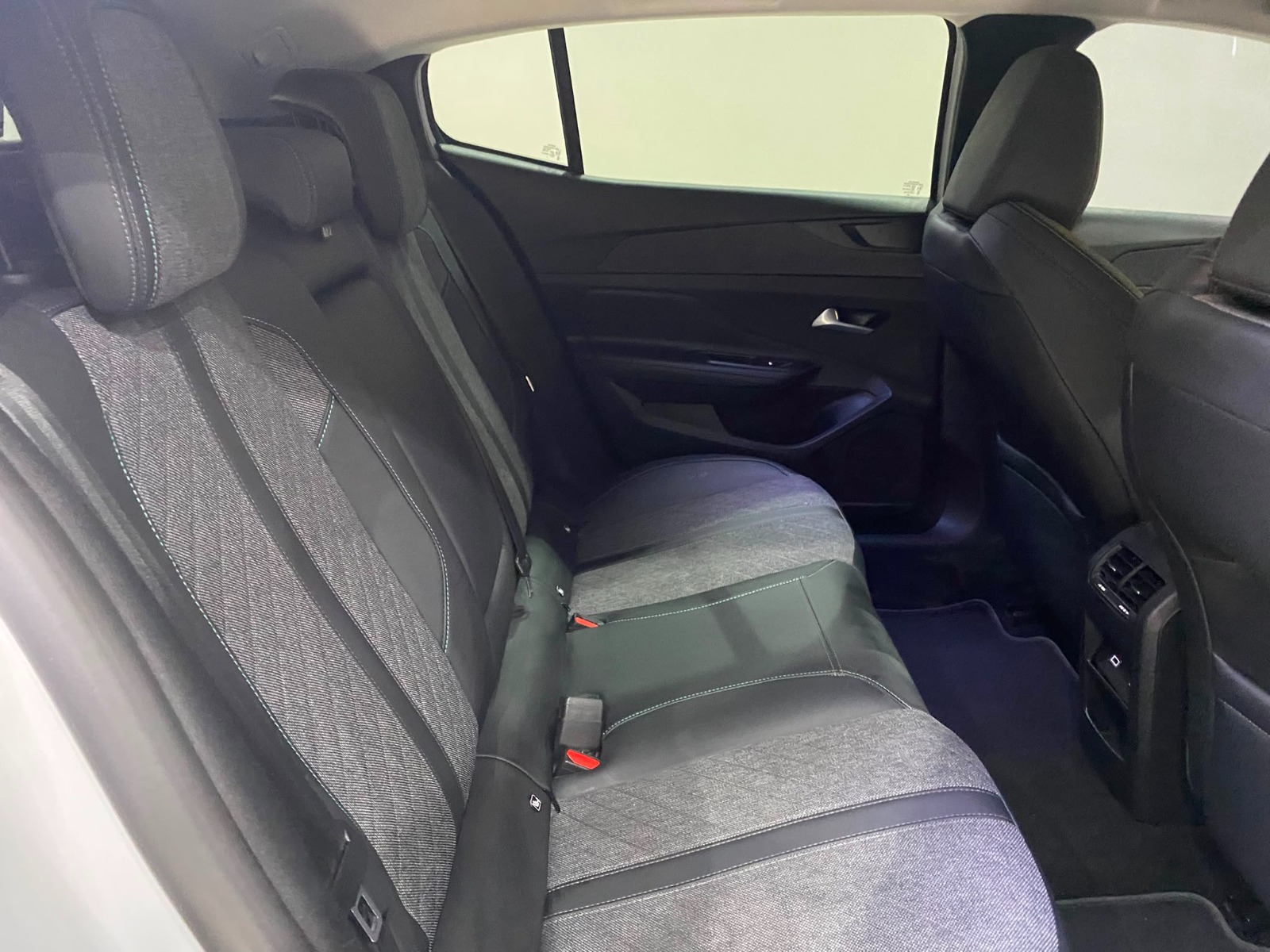 2024 Benzin Otomatik Peugeot 408 Beyaz Gürel Tasarım Aksesuar Otomotiv San. Tic. Ltd. Şti.