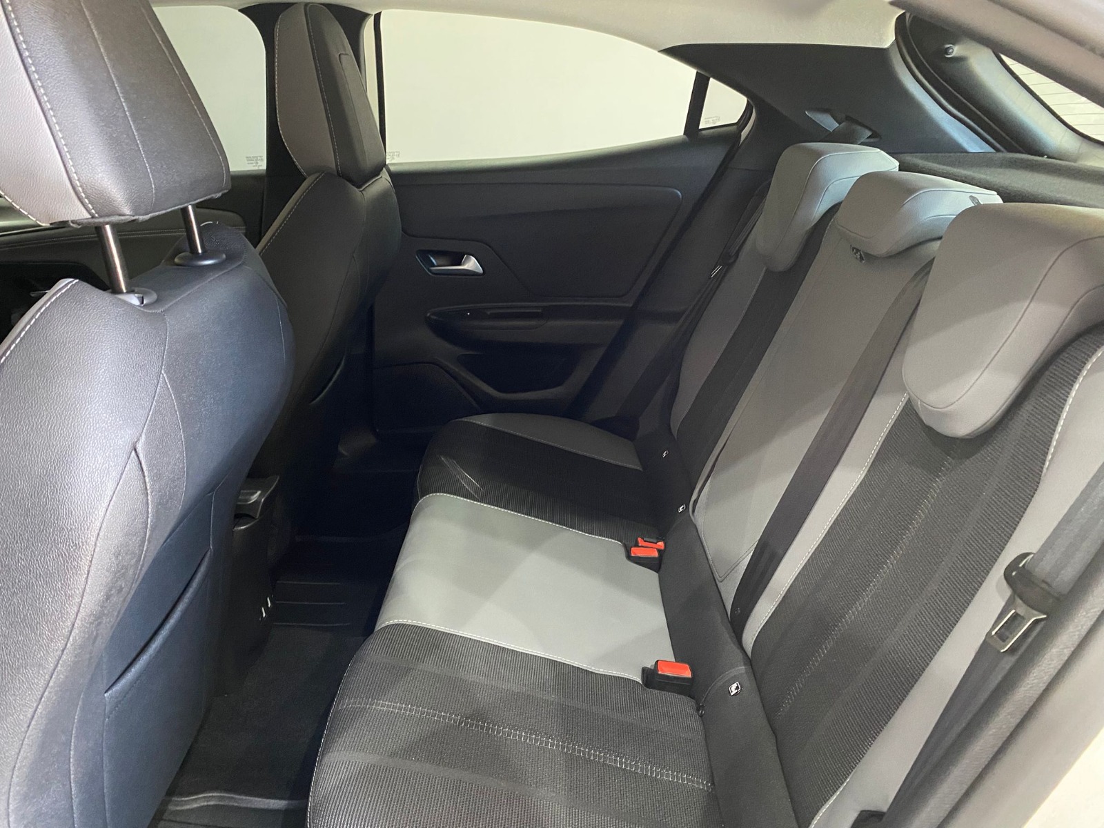 2024 Benzin Otomatik Opel Mokka Beyaz Gürel Tasarım Aksesuar Otomotiv San. Tic. Ltd. Şti.