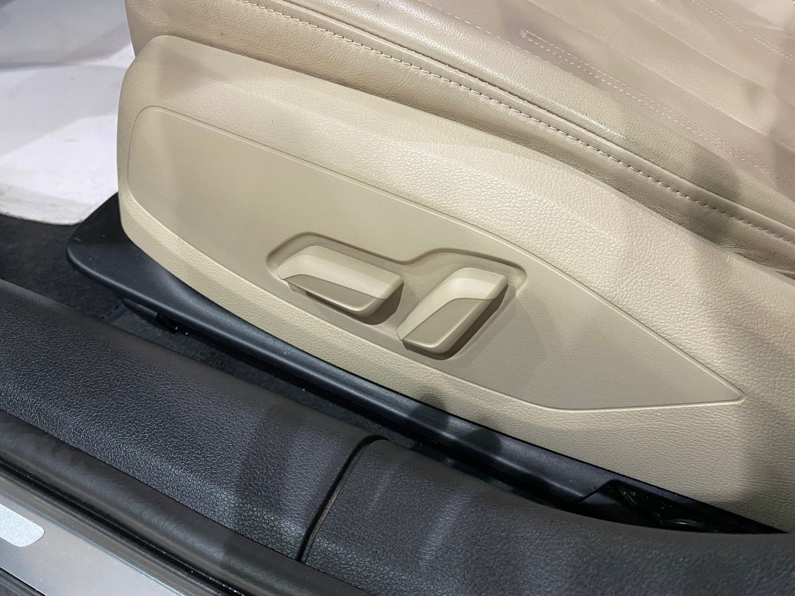 2024 Dizel Otomatik Audi A4 Siyah Gürel Tasarım Aksesuar Otomotiv San. Tic. Ltd. Şti.