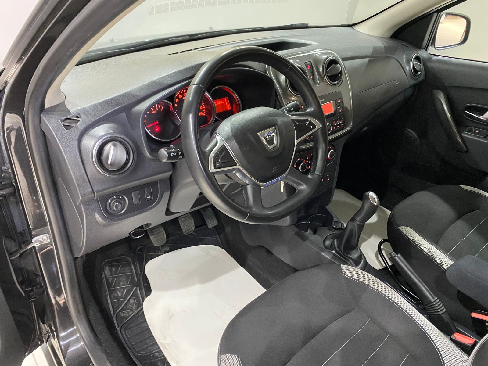 2019 Benzin Manuel Dacia Sandero Siyah Gürel Tasarım Aksesuar Otomotiv San. Tic. Ltd. Şti.