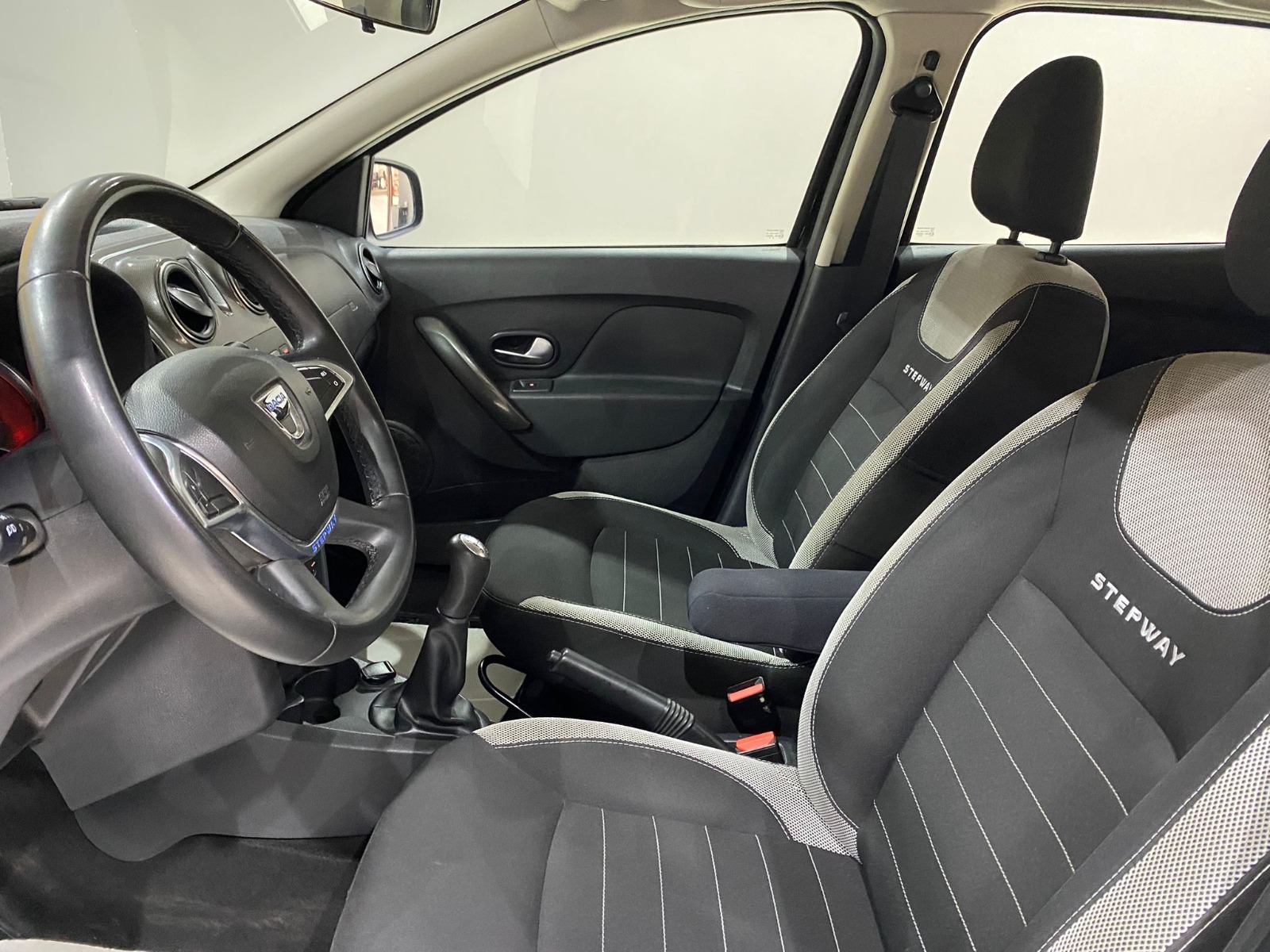 2019 Benzin Manuel Dacia Sandero Siyah Gürel Tasarım Aksesuar Otomotiv San. Tic. Ltd. Şti.