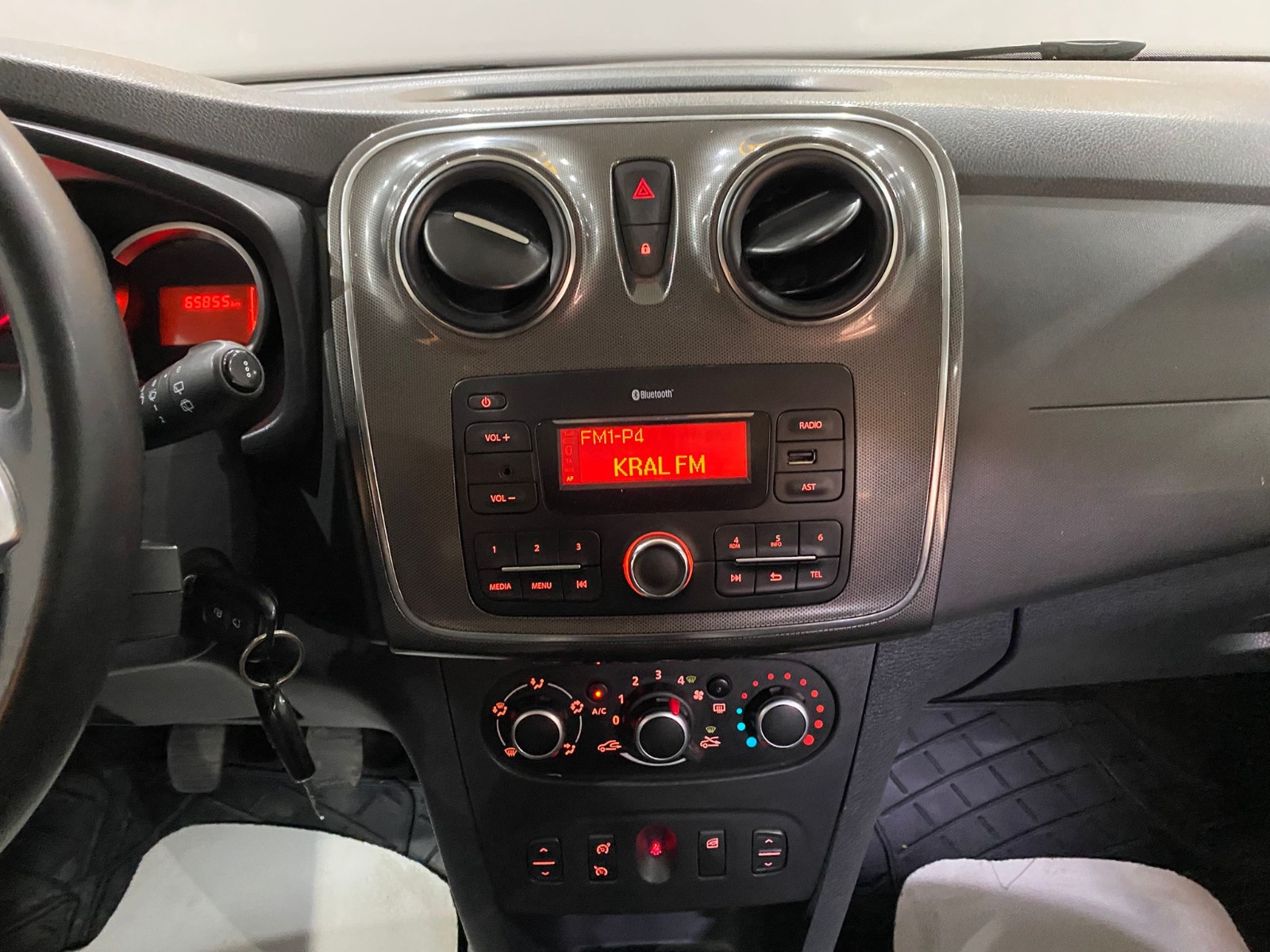 2019 Benzin Manuel Dacia Sandero Siyah Gürel Tasarım Aksesuar Otomotiv San. Tic. Ltd. Şti.