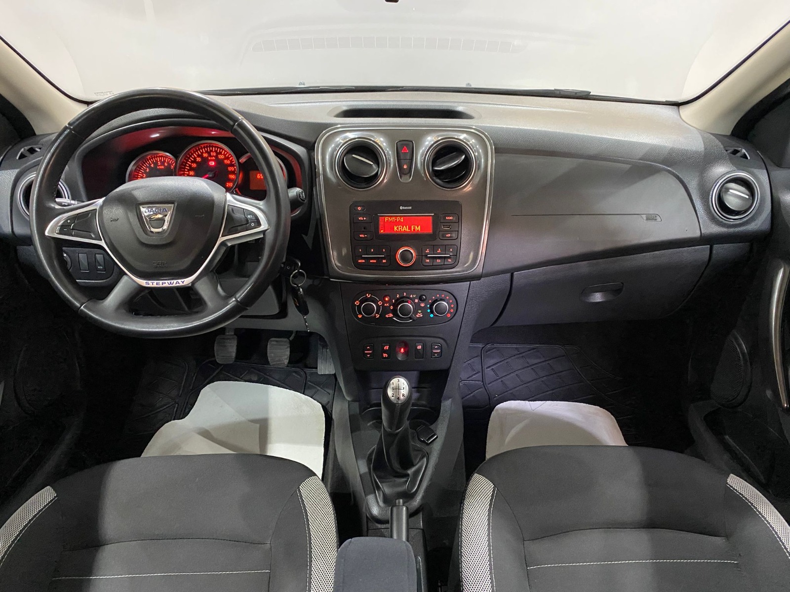 2019 Benzin Manuel Dacia Sandero Siyah Gürel Tasarım Aksesuar Otomotiv San. Tic. Ltd. Şti.