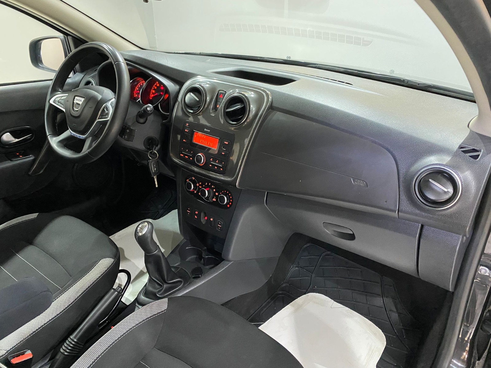 2019 Benzin Manuel Dacia Sandero Siyah Gürel Tasarım Aksesuar Otomotiv San. Tic. Ltd. Şti.