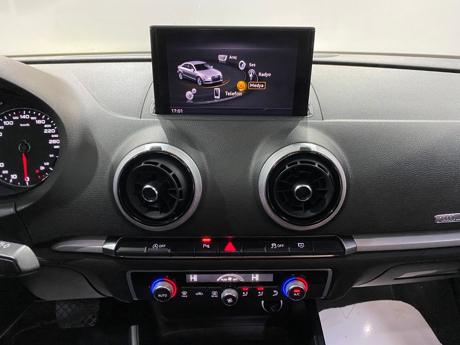 2020 Benzin Otomatik Audi A3 Siyah Gürel Tasarım Aksesuar Otomotiv San. Tic. Ltd. Şti.