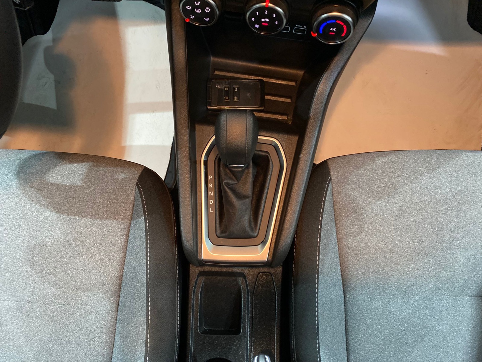 2024 Benzin Otomatik Renault Clio Mavi Gürel Tasarım Aksesuar Otomotiv San. Tic. Ltd. Şti.