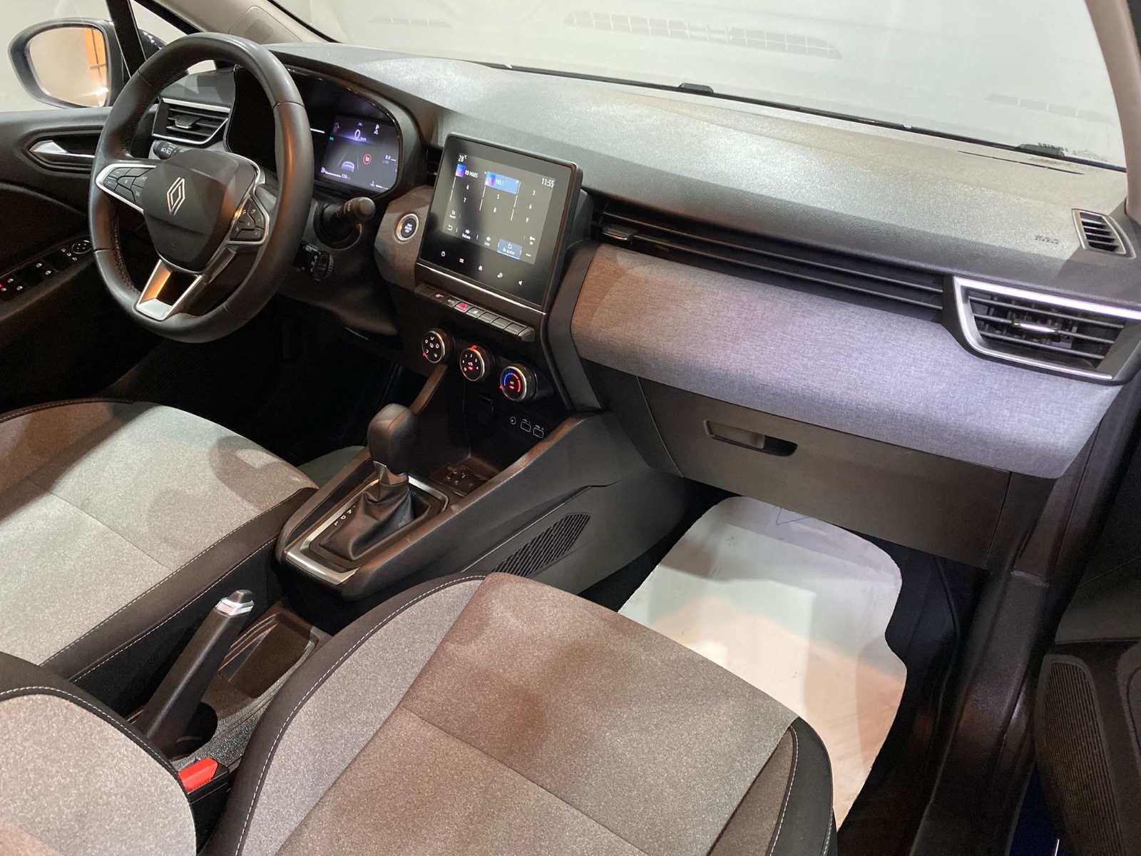 2024 Benzin Otomatik Renault Clio Mavi Gürel Tasarım Aksesuar Otomotiv San. Tic. Ltd. Şti.