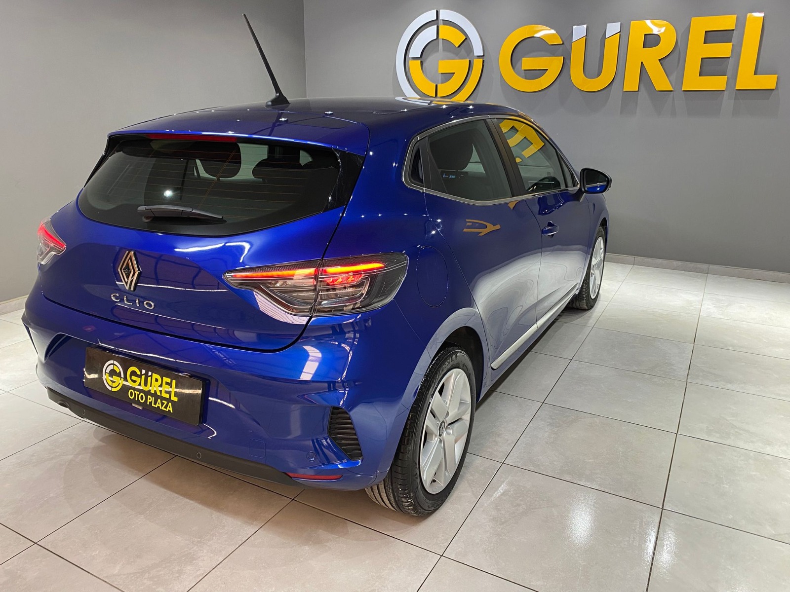 2024 Benzin Otomatik Renault Clio Mavi Gürel Tasarım Aksesuar Otomotiv San. Tic. Ltd. Şti.
