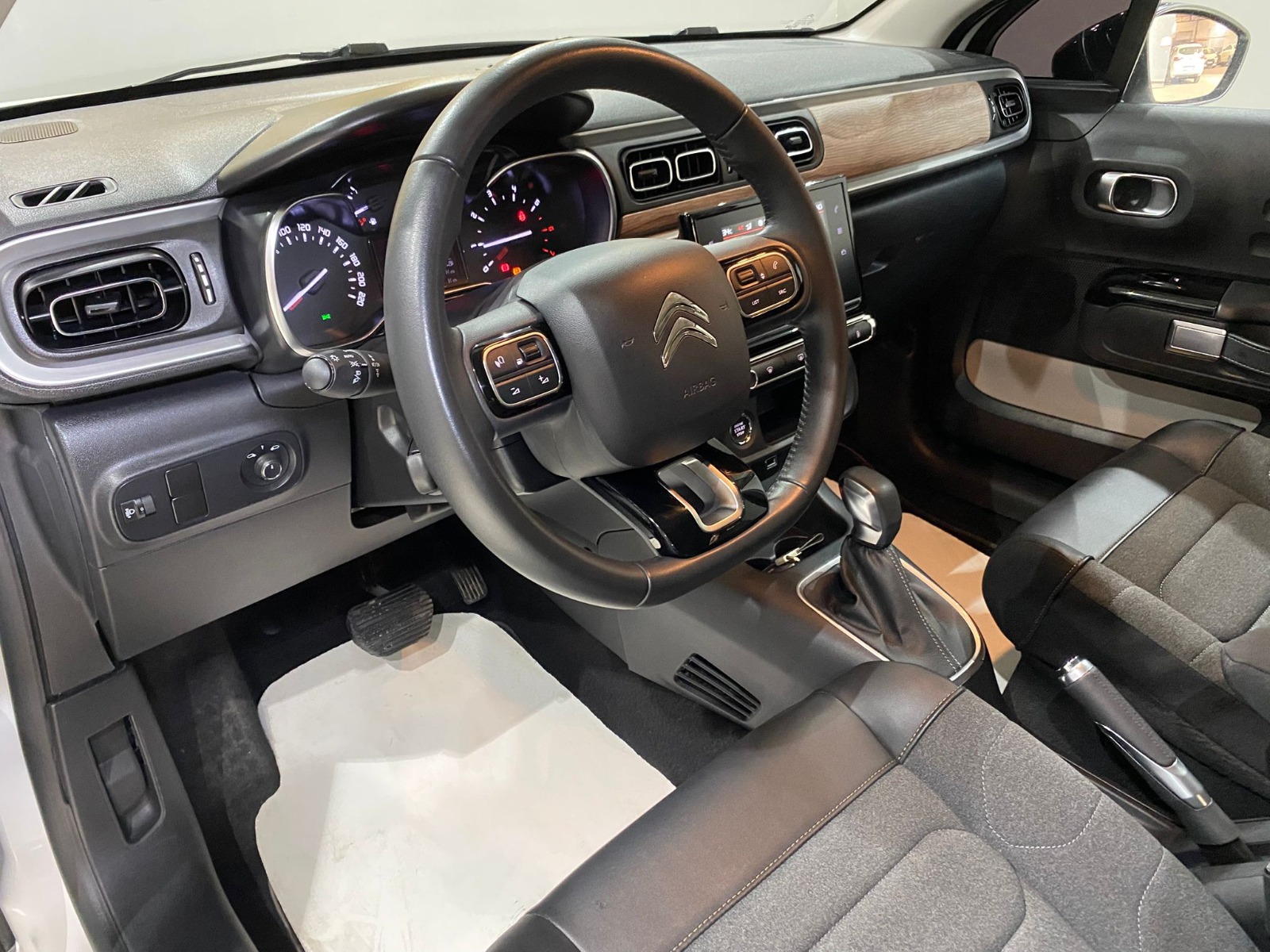 2024 Benzin Otomatik Citroen C3 Beyaz Gürel Tasarım Aksesuar Otomotiv San. Tic. Ltd. Şti.