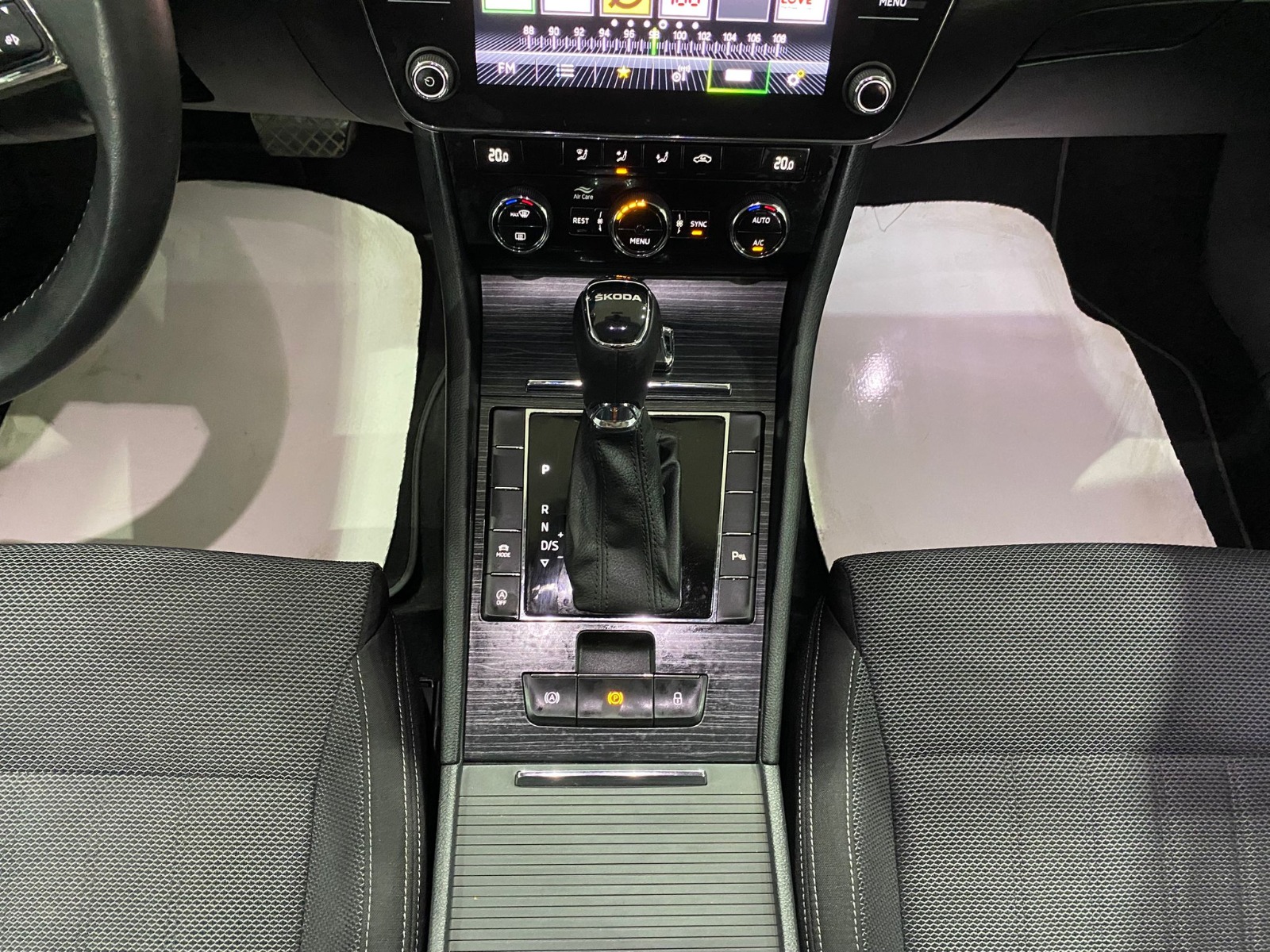 2023 Benzin Otomatik Skoda Superb Gri Gürel Tasarım Aksesuar Otomotiv San. Tic. Ltd. Şti.
