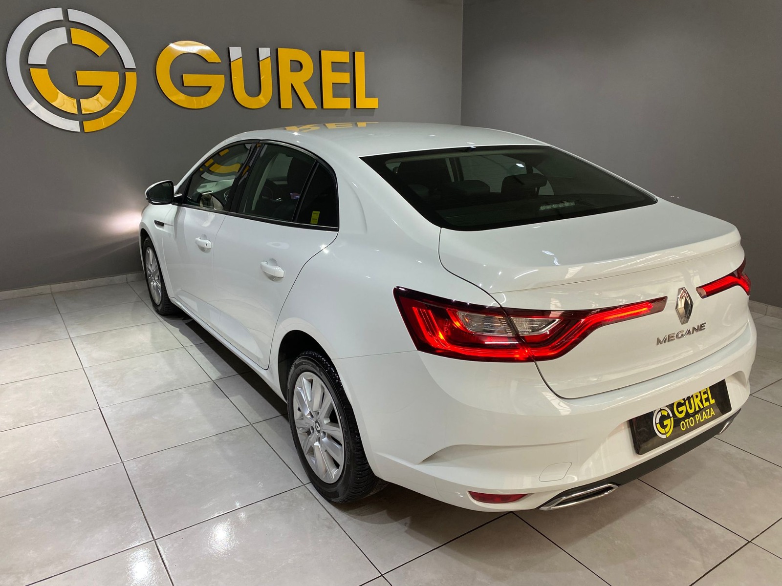 2021 Benzin Otomatik Renault Megane Beyaz Gürel Tasarım Aksesuar Otomotiv San. Tic. Ltd. Şti.