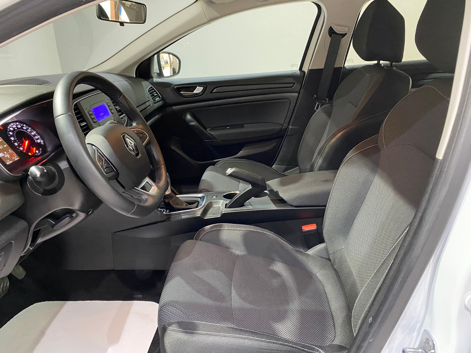2021 Benzin Otomatik Renault Megane Beyaz Gürel Tasarım Aksesuar Otomotiv San. Tic. Ltd. Şti.