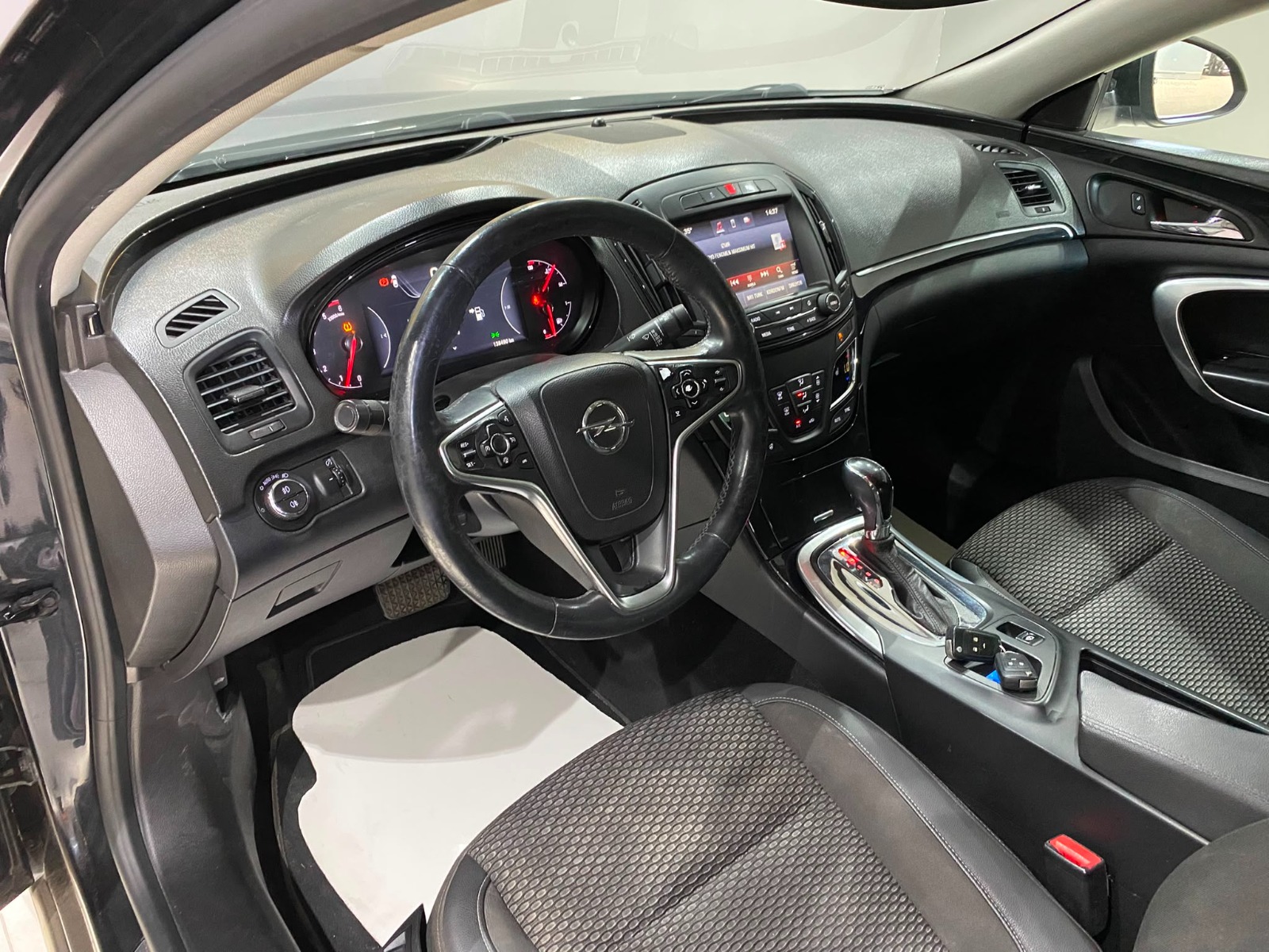 2015 Dizel Otomatik Opel Insignia Siyah Gürel Tasarım Aksesuar Otomotiv San. Tic. Ltd. Şti.