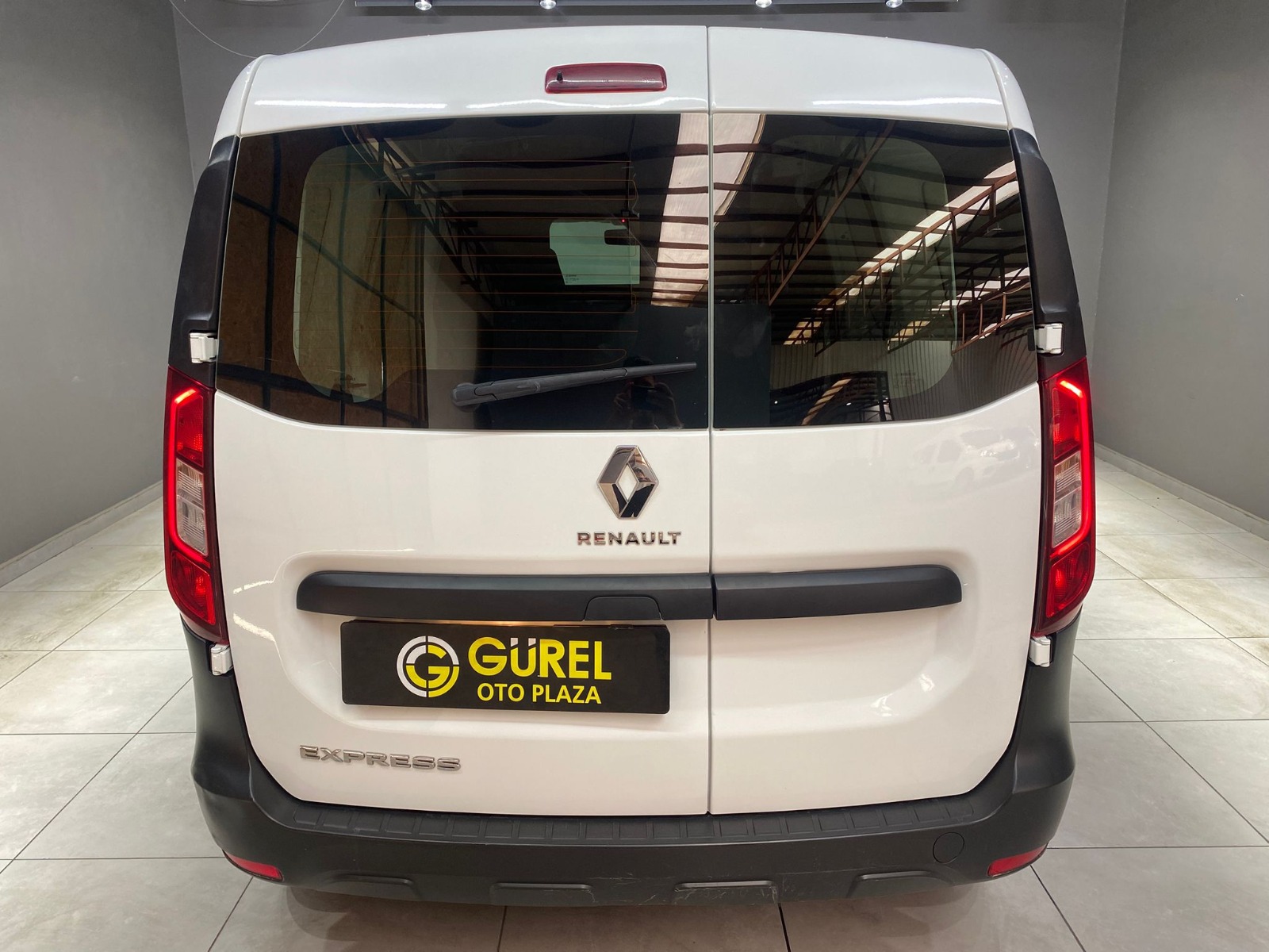 2022 Dizel Manuel Renault Express Beyaz Gürel Tasarım Aksesuar Otomotiv San. Tic. Ltd. Şti.