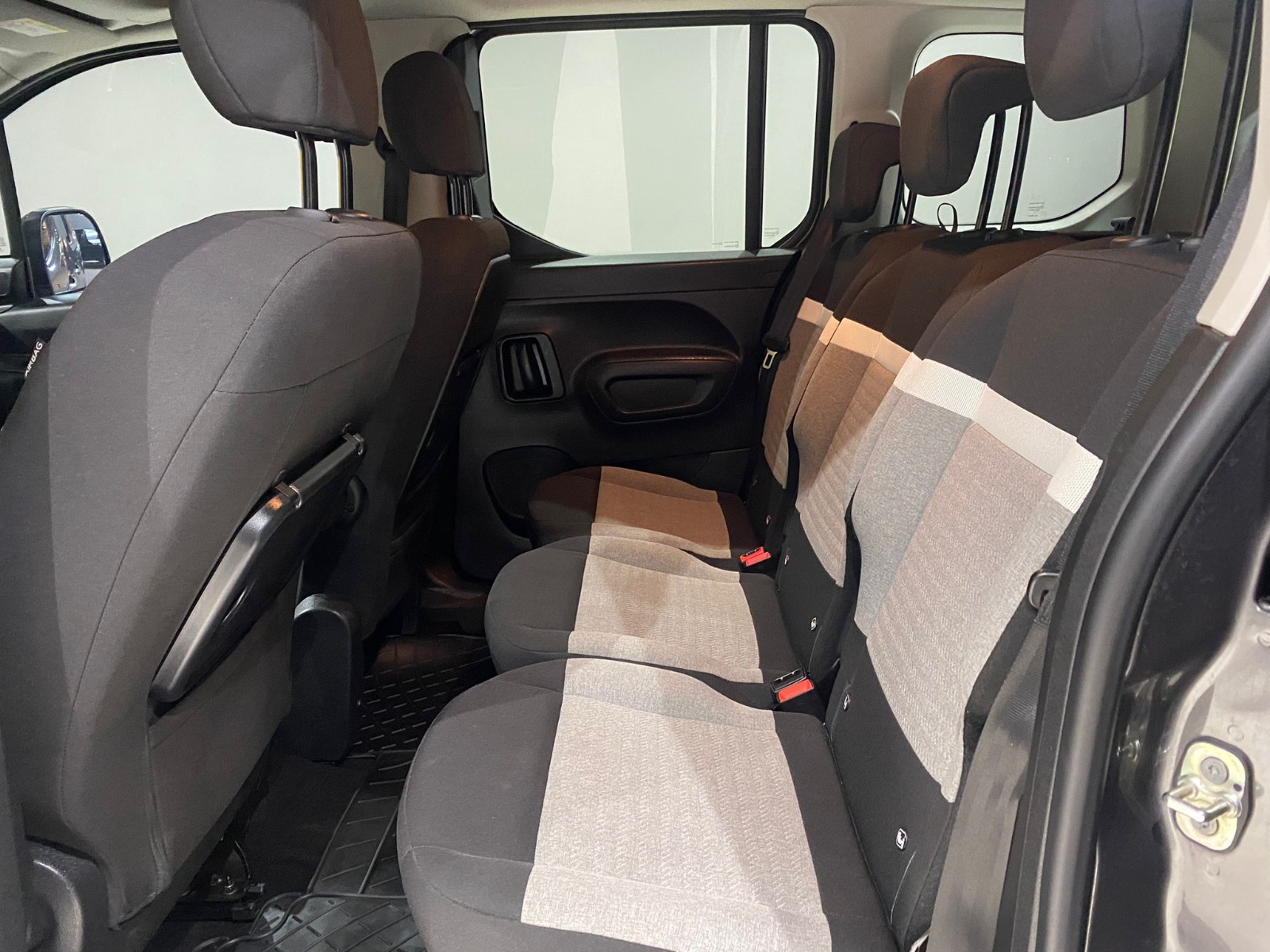 2023 Dizel Otomatik Citroen Berlingo Gri Gürel Tasarım Aksesuar Otomotiv San. Tic. Ltd. Şti.