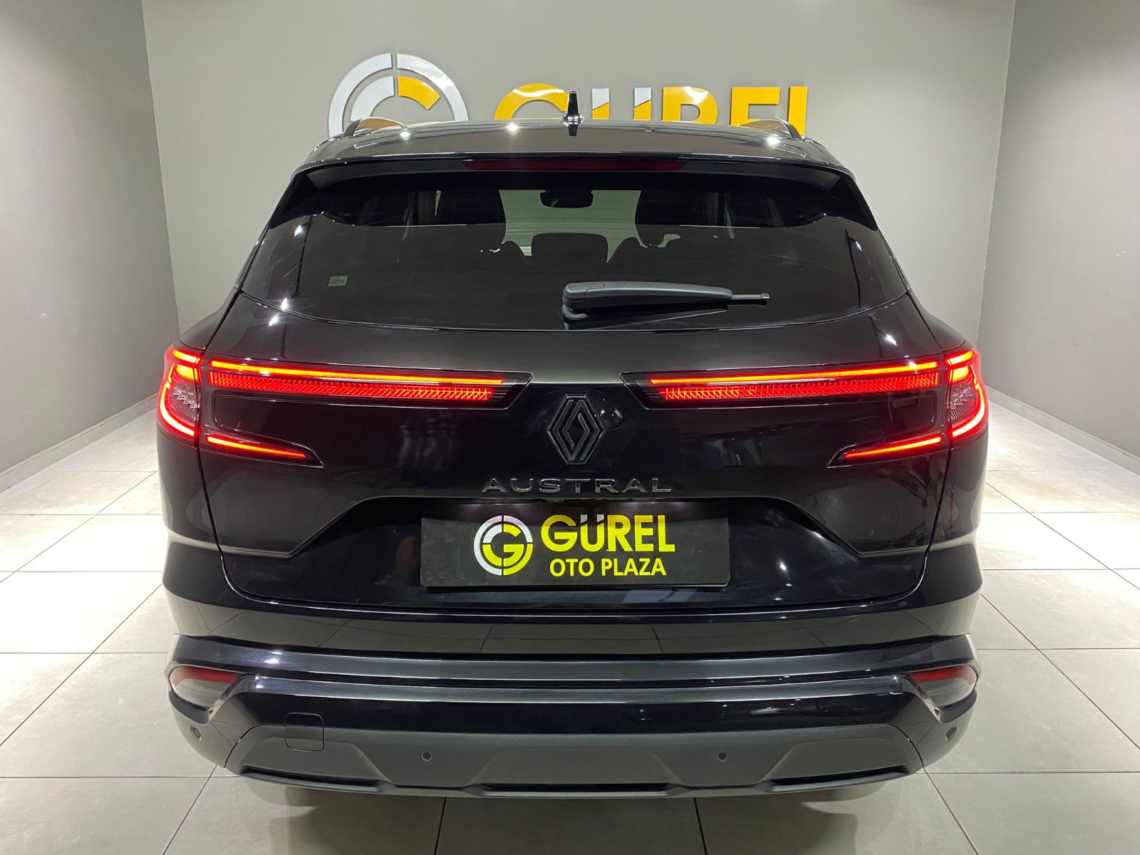 2024 MHEV Otomatik Renault Austral Siyah Gürel Tasarım Aksesuar Otomotiv San. Tic. Ltd. Şti.