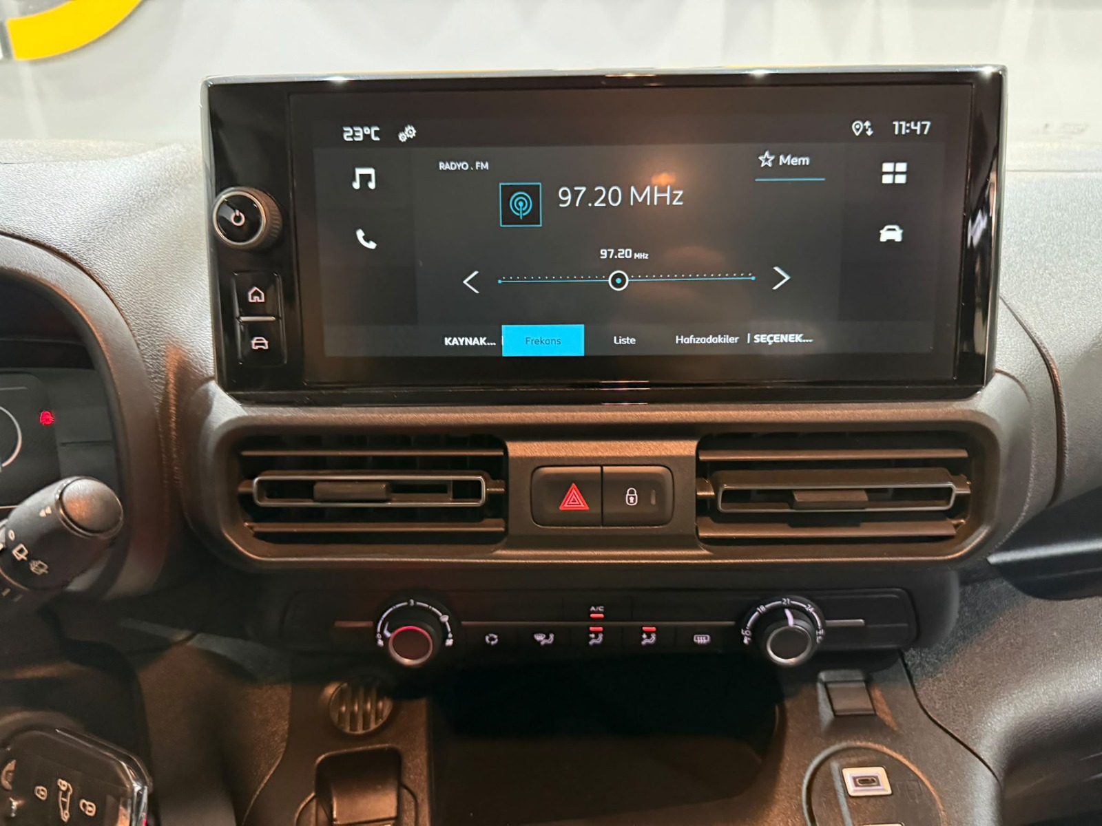 2025 Dizel Otomatik Citroen Berlingo Gri Gürel Tasarım Aksesuar Otomotiv San. Tic. Ltd. Şti.