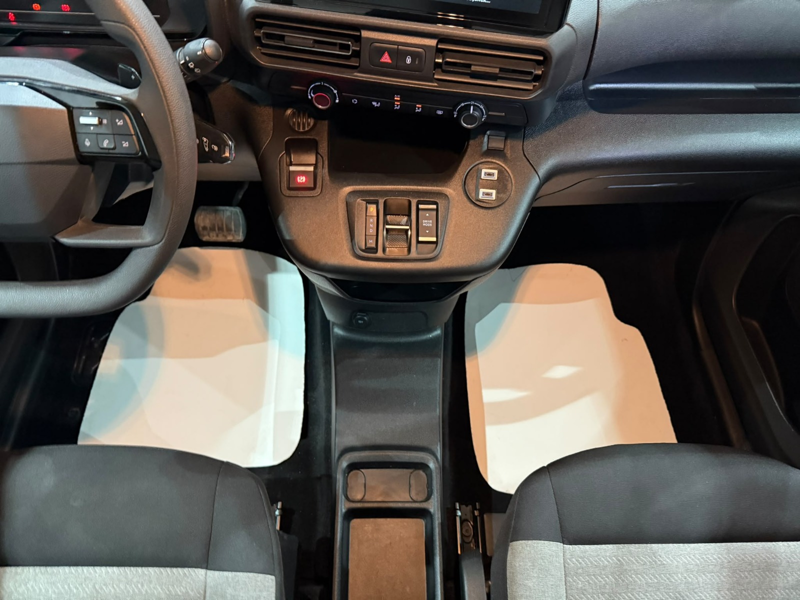 2025 Dizel Otomatik Citroen Berlingo Gri Gürel Tasarım Aksesuar Otomotiv San. Tic. Ltd. Şti.