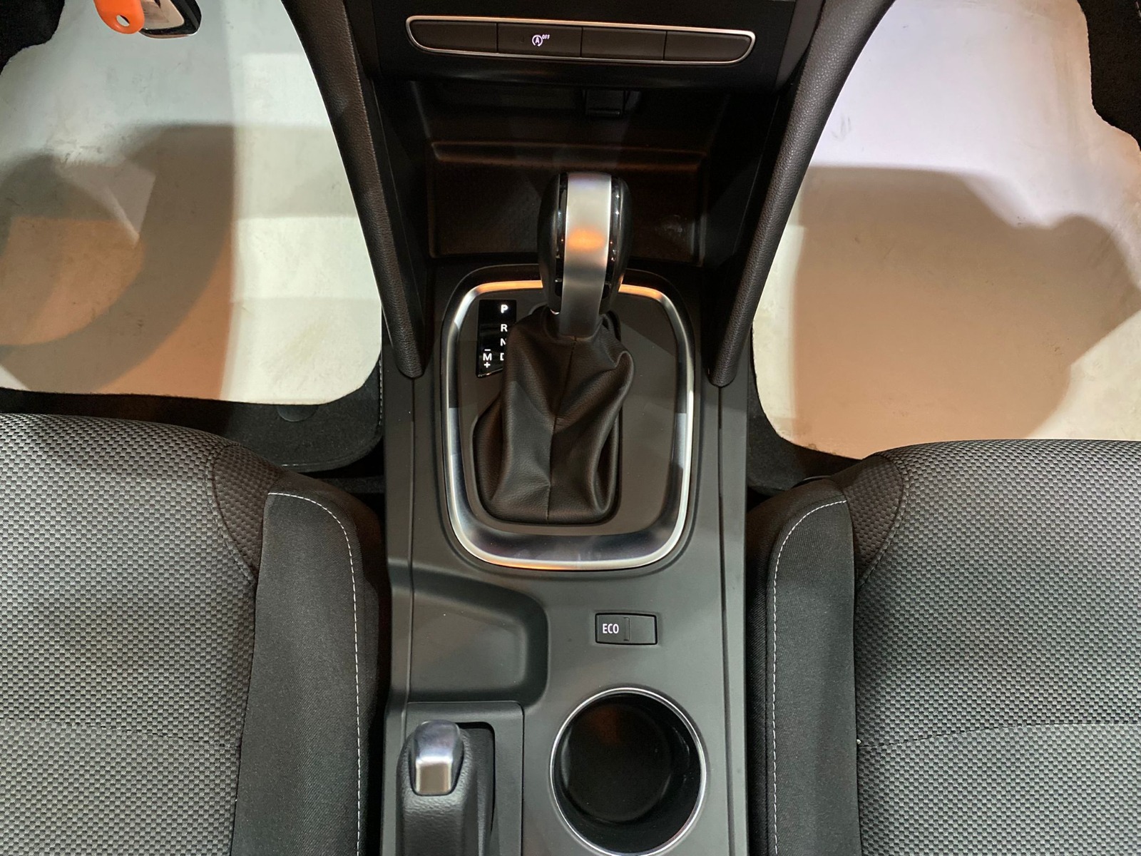 2022 Benzin Otomatik Renault Megane Beyaz Gürel Tasarım Aksesuar Otomotiv San. Tic. Ltd. Şti.