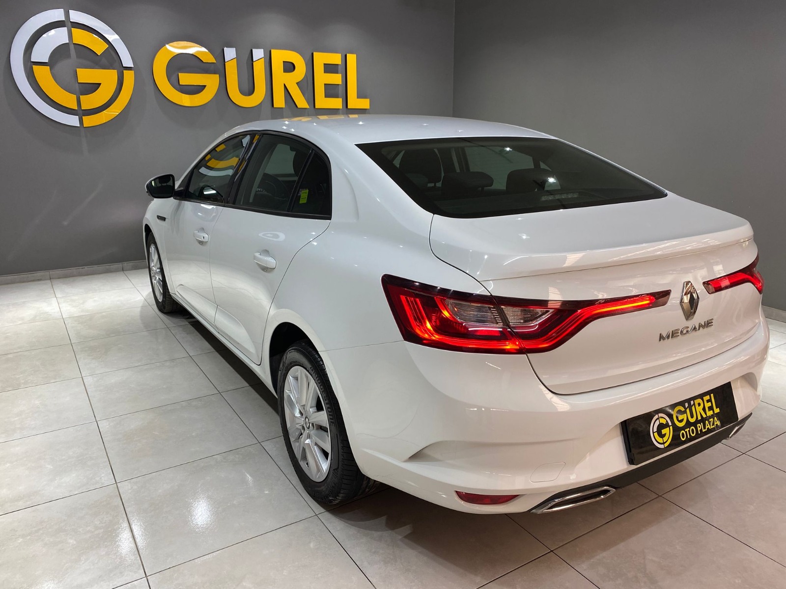 2022 Benzin Otomatik Renault Megane Beyaz Gürel Tasarım Aksesuar Otomotiv San. Tic. Ltd. Şti.