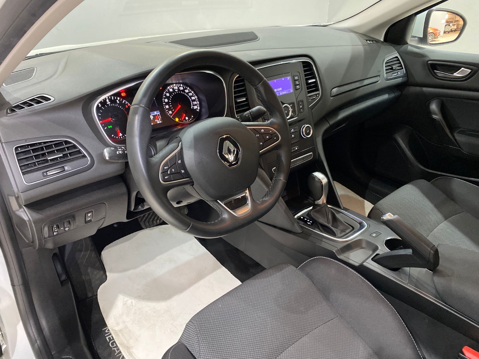 2022 Benzin Otomatik Renault Megane Beyaz Gürel Tasarım Aksesuar Otomotiv San. Tic. Ltd. Şti.