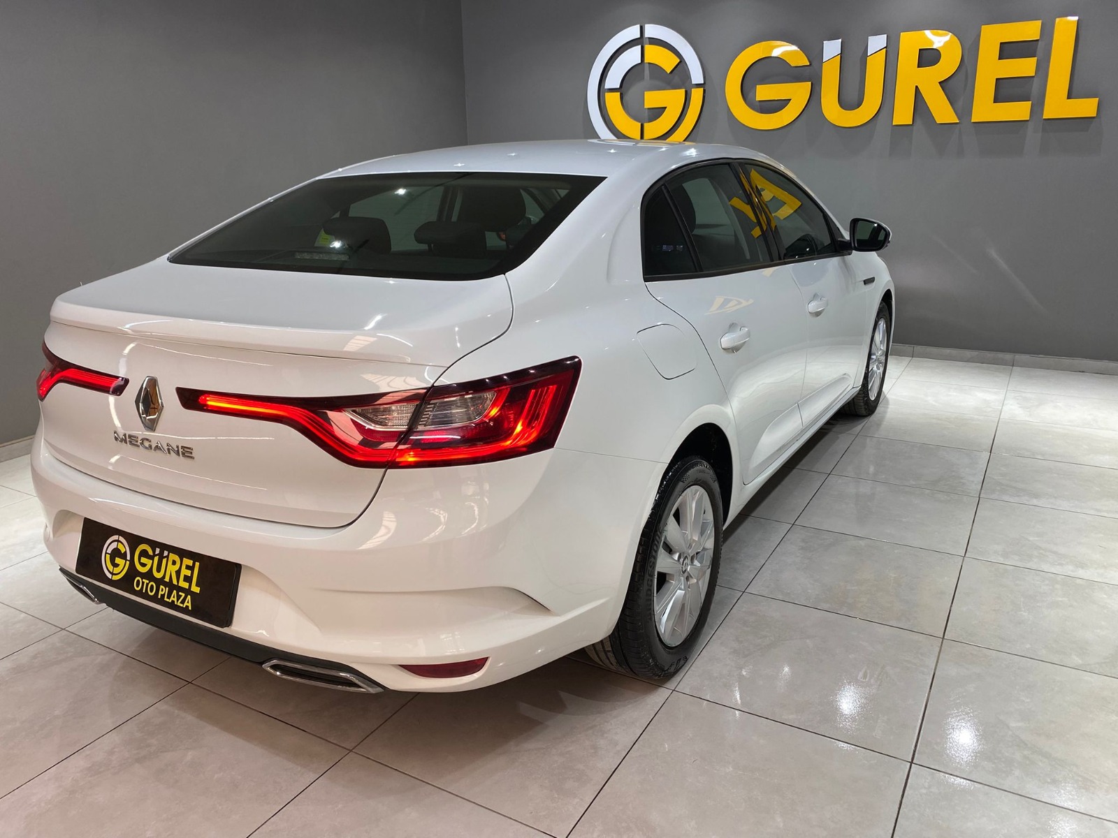 2022 Benzin Otomatik Renault Megane Beyaz Gürel Tasarım Aksesuar Otomotiv San. Tic. Ltd. Şti.