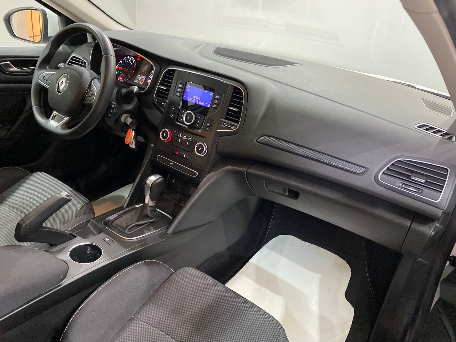 2022 Benzin Otomatik Renault Megane Beyaz Gürel Tasarım Aksesuar Otomotiv San. Tic. Ltd. Şti.
