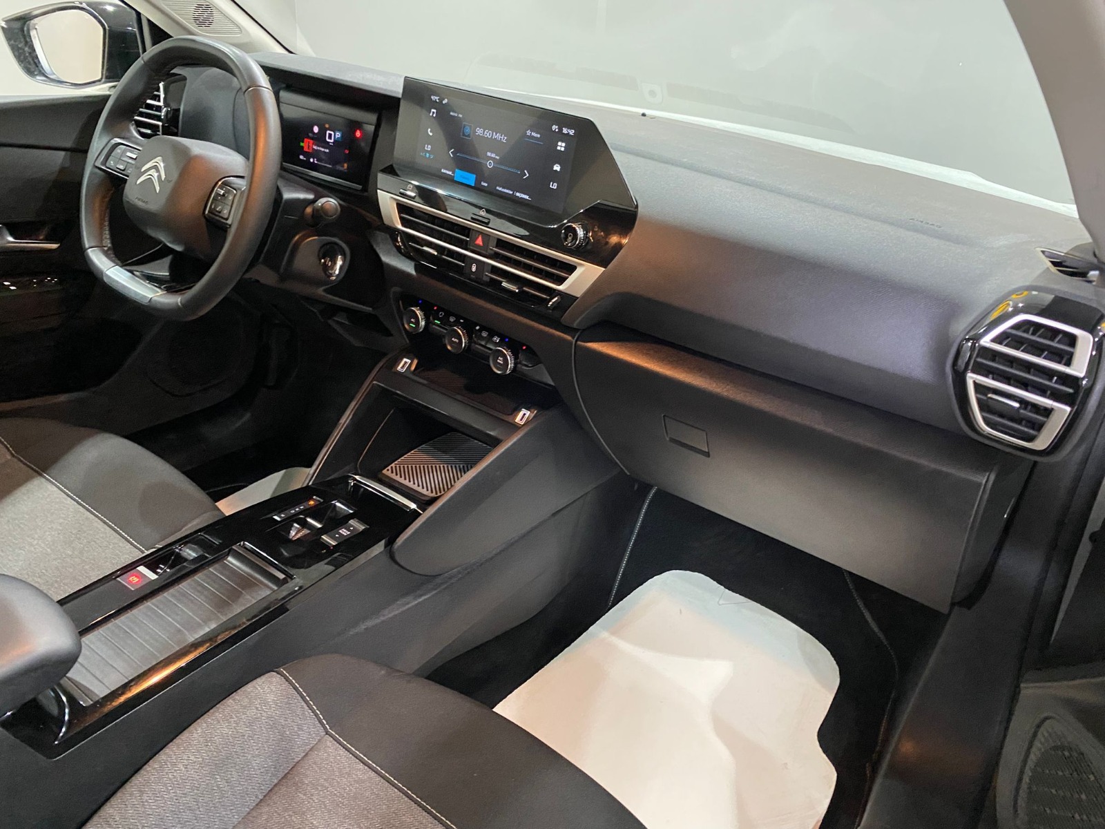 2024 Benzin Otomatik Citroen C4 X Beyaz Gürel Tasarım Aksesuar Otomotiv San. Tic. Ltd. Şti.