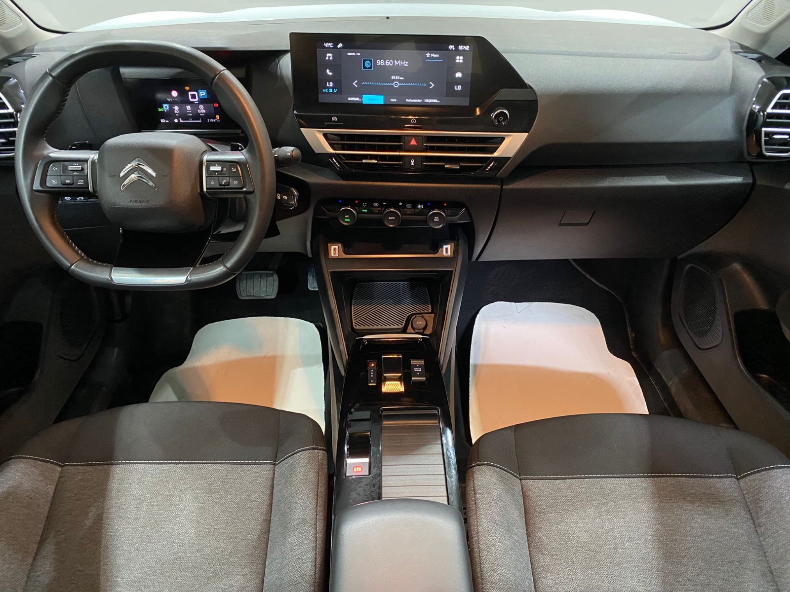 2024 Benzin Otomatik Citroen C4 X Beyaz Gürel Tasarım Aksesuar Otomotiv San. Tic. Ltd. Şti.