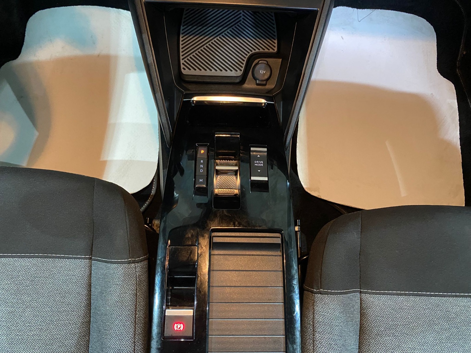 2024 Benzin Otomatik Citroen C4 X Beyaz Gürel Tasarım Aksesuar Otomotiv San. Tic. Ltd. Şti.