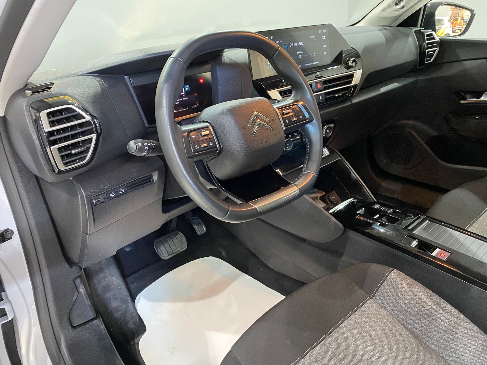 2024 Benzin Otomatik Citroen C4 X Beyaz Gürel Tasarım Aksesuar Otomotiv San. Tic. Ltd. Şti.