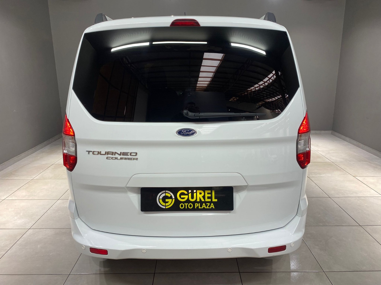 2023 Benzin Manuel Ford Tourneo Courier Beyaz Gürel Tasarım Aksesuar Otomotiv San. Tic. Ltd. Şti.