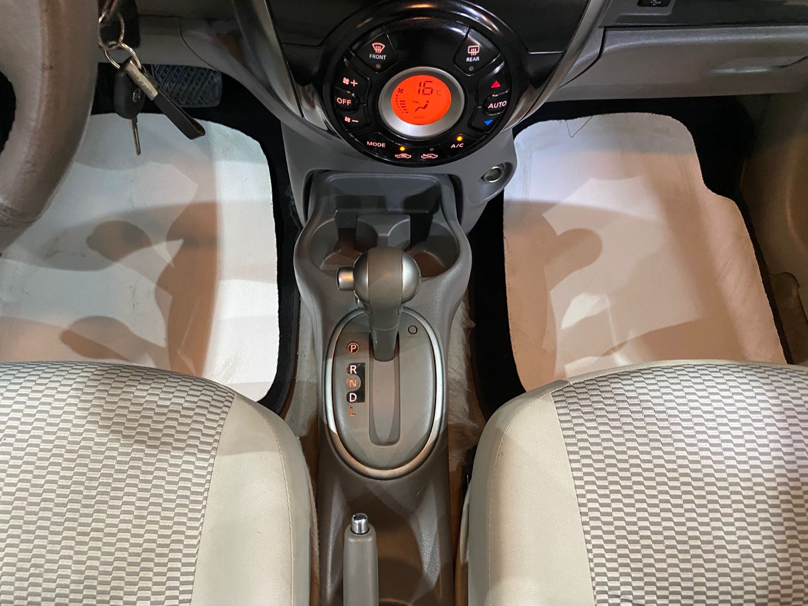2017 Benzin Otomatik Nissan Micra Beyaz Gürel Tasarım Aksesuar Otomotiv San. Tic. Ltd. Şti.