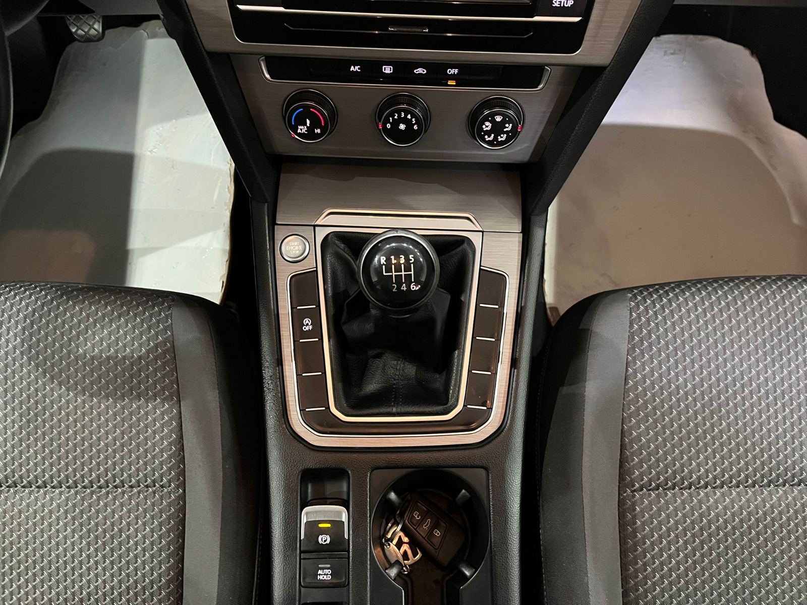 2018 Benzin Manuel Volkswagen Passat Mavi Gürel Tasarım Aksesuar Otomotiv San. Tic. Ltd. Şti.