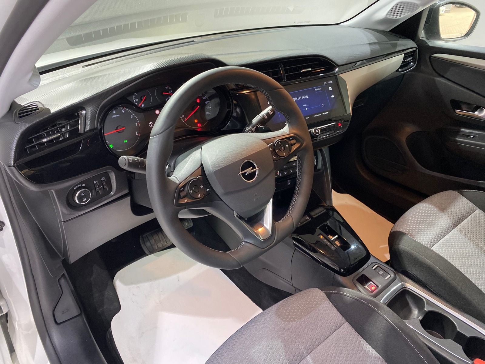 2024 Benzin Otomatik Opel Corsa Beyaz Gürel Tasarım Aksesuar Otomotiv San. Tic. Ltd. Şti.