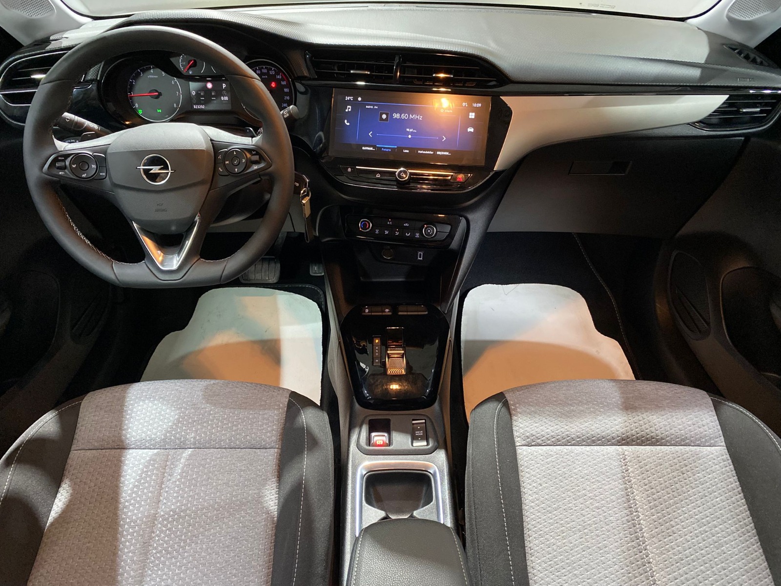 2024 Benzin Otomatik Opel Corsa Beyaz Gürel Tasarım Aksesuar Otomotiv San. Tic. Ltd. Şti.