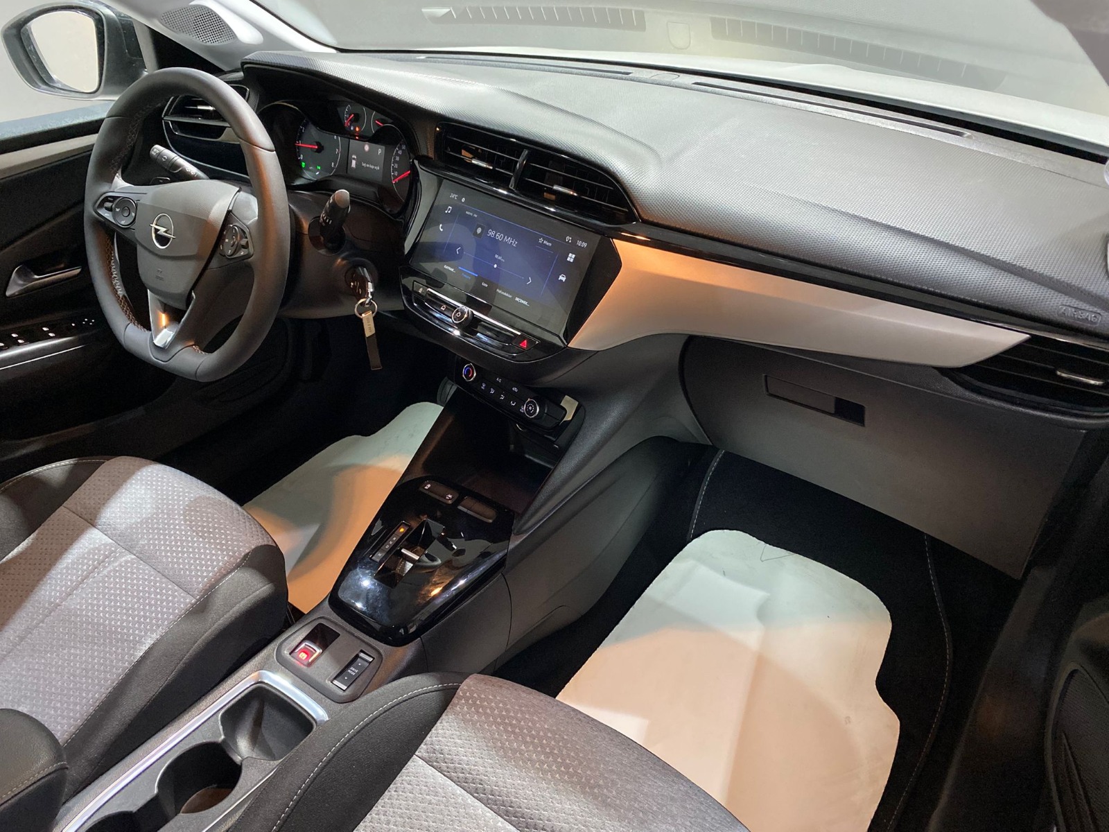 2024 Benzin Otomatik Opel Corsa Beyaz Gürel Tasarım Aksesuar Otomotiv San. Tic. Ltd. Şti.