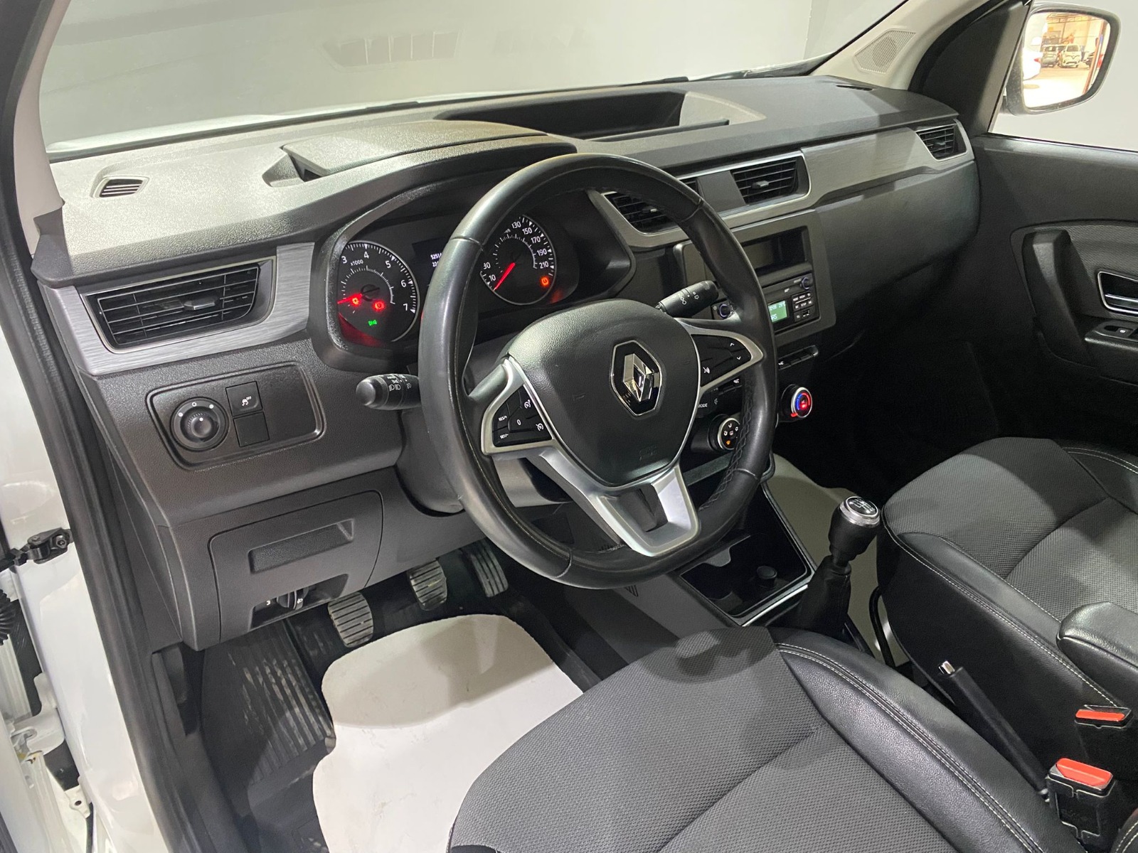 2022 Dizel Manuel Renault Express Beyaz Gürel Tasarım Aksesuar Otomotiv San. Tic. Ltd. Şti.