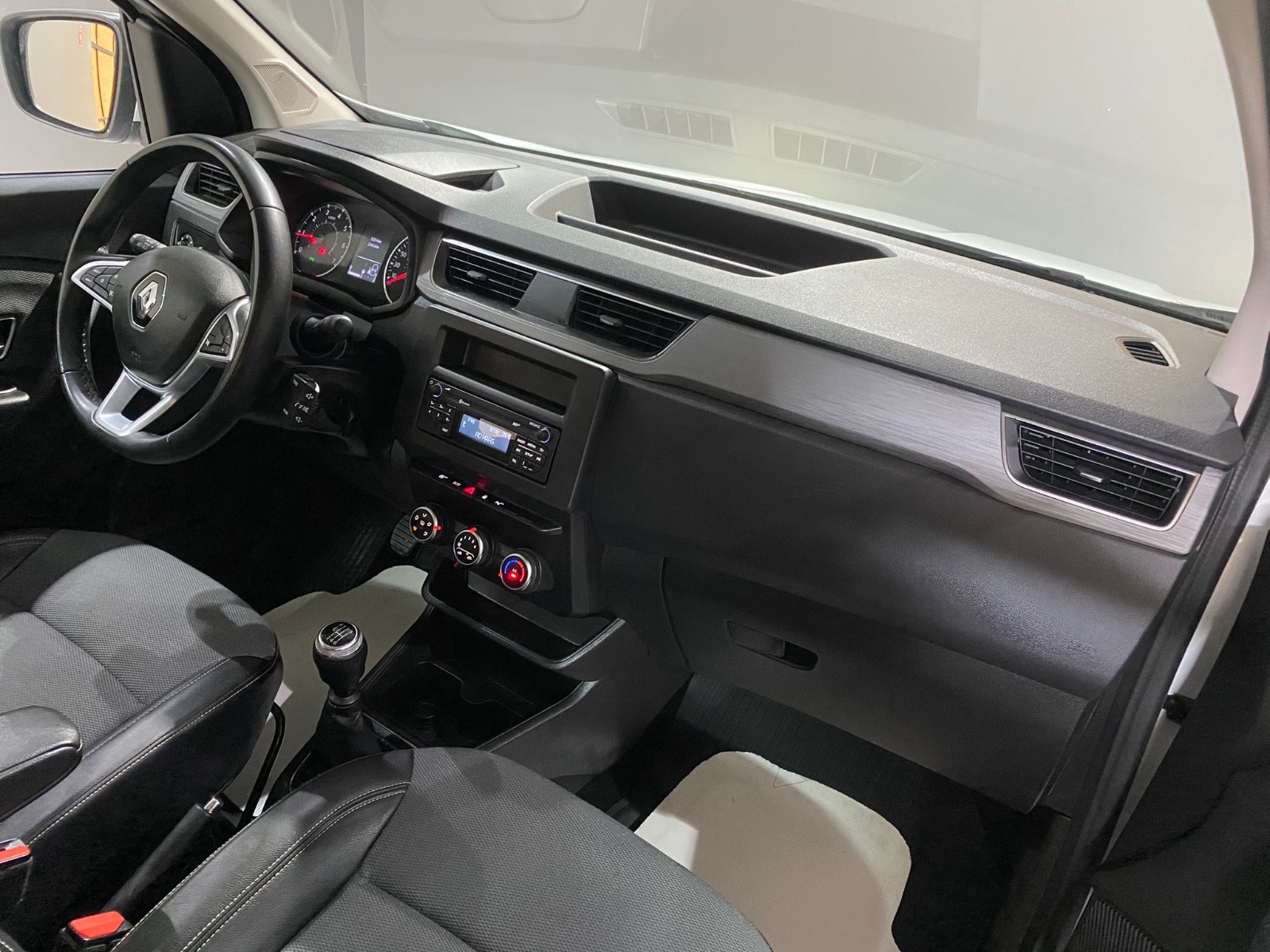 2022 Dizel Manuel Renault Express Beyaz Gürel Tasarım Aksesuar Otomotiv San. Tic. Ltd. Şti.