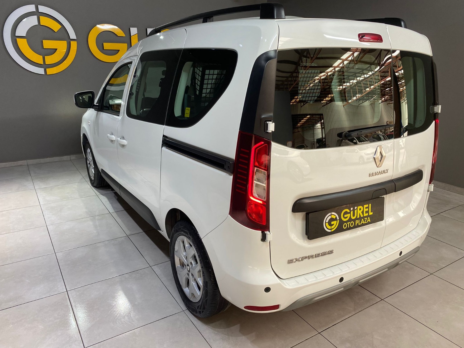 2022 Dizel Manuel Renault Express Beyaz Gürel Tasarım Aksesuar Otomotiv San. Tic. Ltd. Şti.