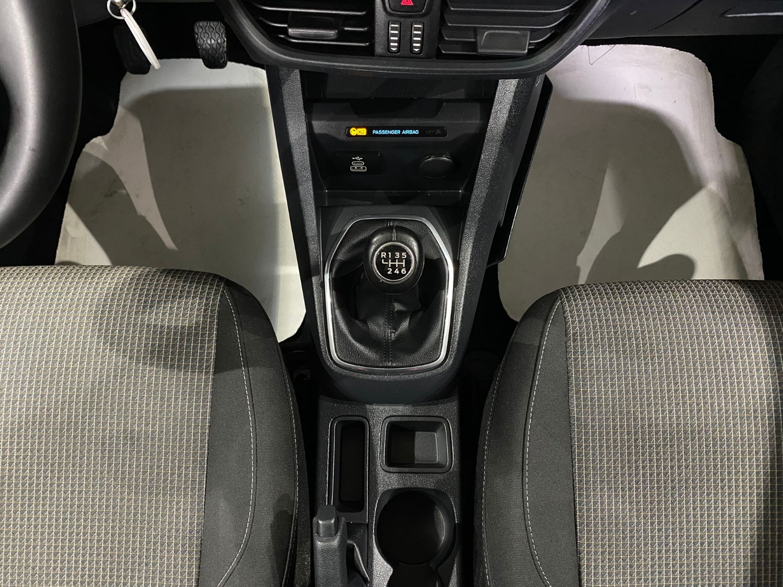 2024 Dizel Manuel Ford Tourneo Courier Beyaz Gürel Tasarım Aksesuar Otomotiv San. Tic. Ltd. Şti.